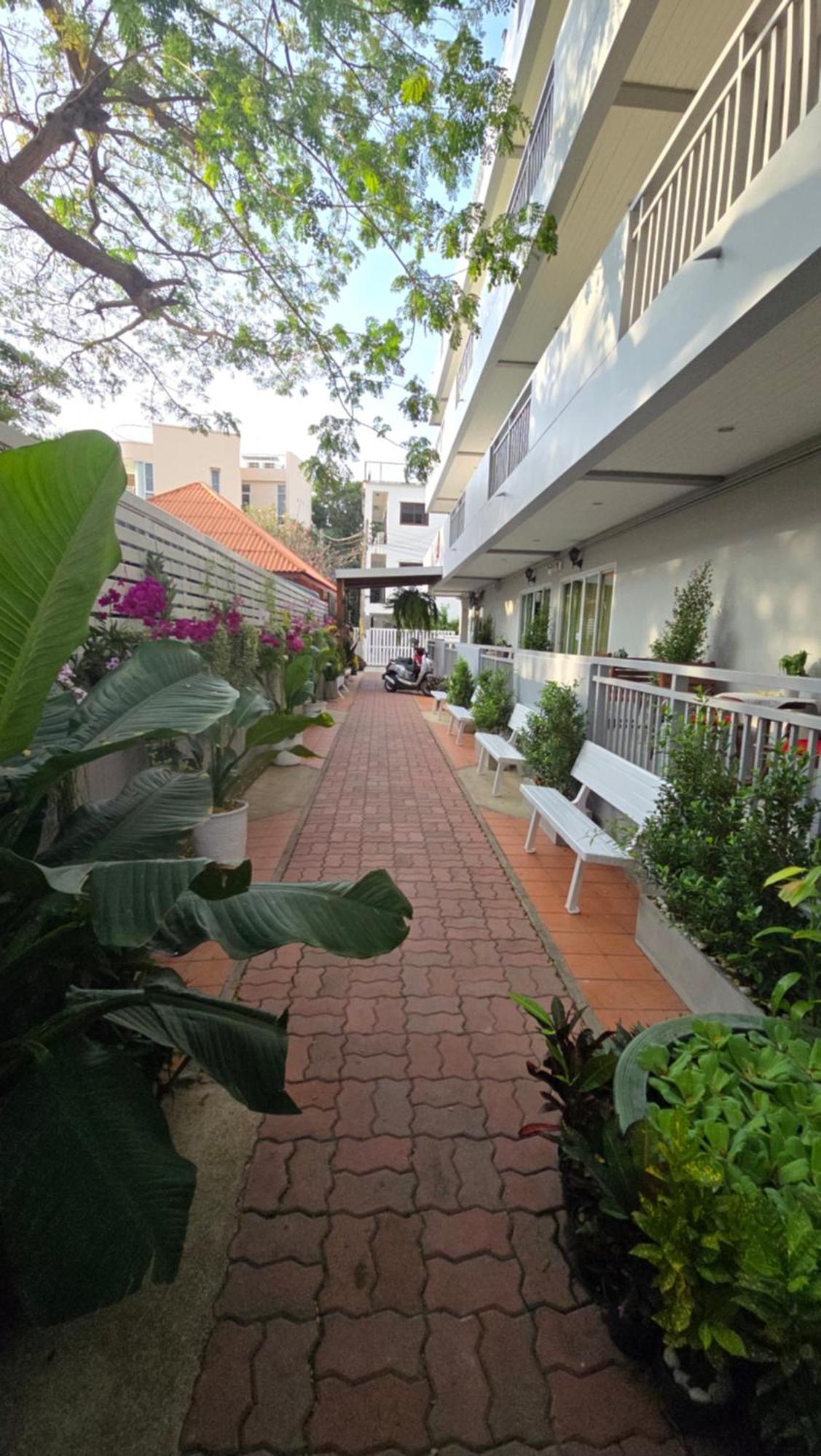 Hotel The Phen House HHQ Exterior foto