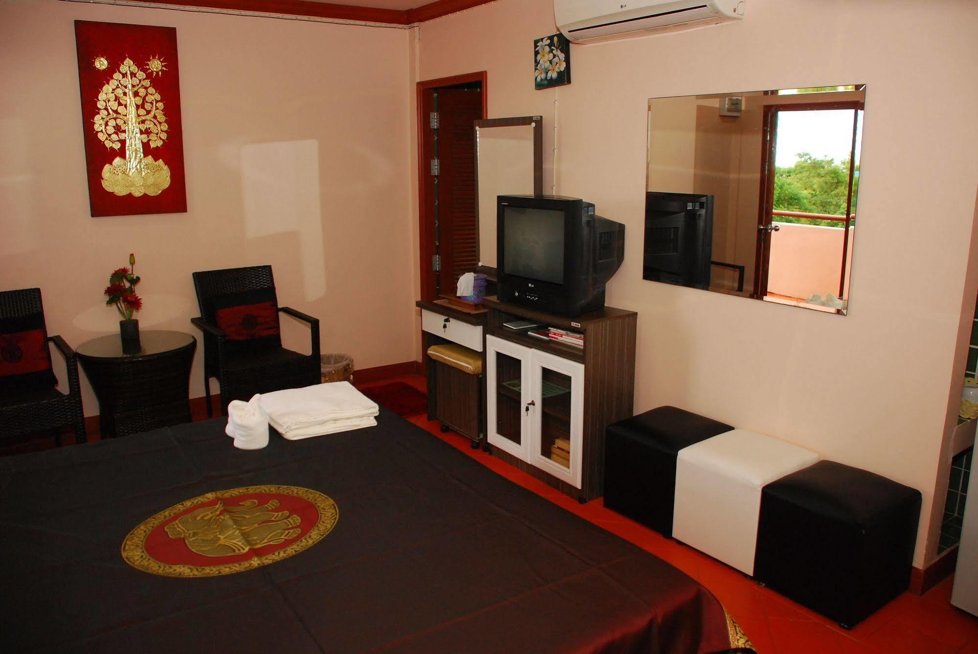 Hotel The Phen House HHQ Exterior foto